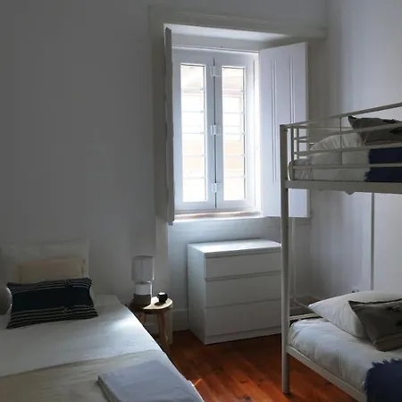 Апартаменты Stunning Near Marques De Pombal Лиссабон