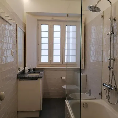 Апартаменты Stunning Near Marques De Pombal Лиссабон