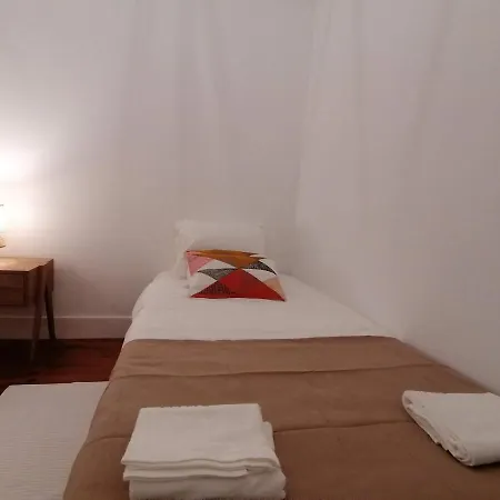 Апартаменты Stunning Near Marques De Pombal Лиссабон